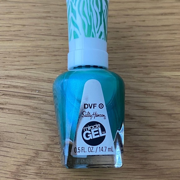 Sally Hansen Miracle Gel Nail Polish - Teal - Picture 1 of 1